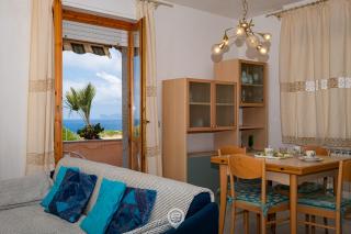 Beachside Mermaid apt - 8