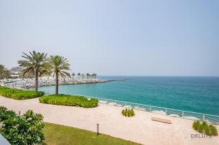 Seafront 4BR Apartment with Assistant Room in The Address Fujairah Residences Block B, Fujairah by Deluxe Holiday Homes - Fujaira - 7