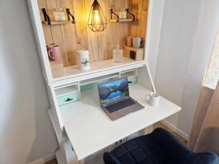 Sonnenhang im Boho-Stil mit Balkon, 500m zum See, 2 Schlafzimmer - 2