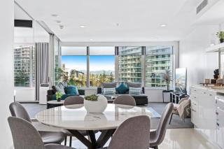 Central Surfers Paradise Family Retreat - Gold Coast - 8