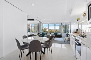 Central Surfers Paradise Family Retreat - Gold Coast - 9