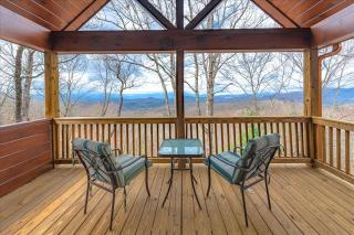A Bears Lair - Scenic Views, Hot Tub, Cozy Fireplace in the Prestigious Mountain High Community near Blue Ridge - Mineral Bluff, - Mineral Bluff - 0