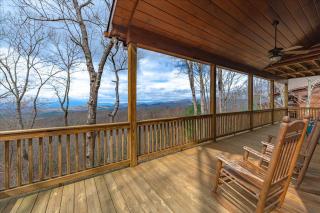 A Bears Lair - Scenic Views, Hot Tub, Cozy Fireplace in the Prestigious Mountain High Community near Blue Ridge - Mineral Bluff, - Mineral Bluff - 8