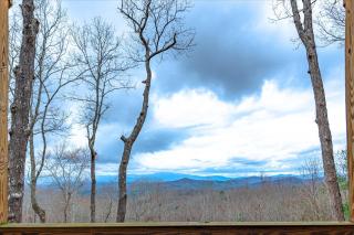 A Bears Lair - Scenic Views, Hot Tub, Cozy Fireplace in the Prestigious Mountain High Community near Blue Ridge - Mineral Bluff, - Mineral Bluff - 7