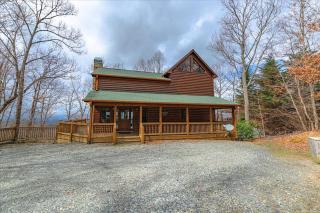 A Bears Lair - Scenic Views, Hot Tub, Cozy Fireplace in the Prestigious Mountain High Community near Blue Ridge - Mineral Bluff, - Mineral Bluff - 6