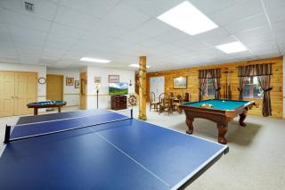 Awesome Retreat - North GA Cabin with Views - Hot Tub, Game Room, Fire Pit, and Stunning Mountain Views near Blue Ridge - Minera - 8