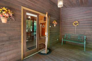 Awesome Retreat - North GA Cabin with Views - Hot Tub, Game Room, Fire Pit, and Stunning Mountain Views near Blue Ridge - Minera - Morganton - 6