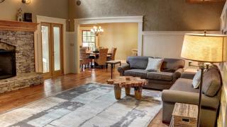 Blue Ridge Lake Retreat - Lakefront Luxury Home - Private Dock, Hot Tub, Sundeck, Private Boat Launch, Near Downtown - Blue Ridg - Blue Ridge - 1