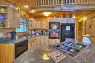 Feather Ridge - Dog-Friendly Mountain Cabin Rental Mountain Views, Hot Tub, Game Room, Outdoor Firepit, - Blue Ridge, GA - Blue Ridge - 4