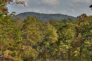 Cedar Ridge - Secluded Mineral Bluff Cabin - Hot Tub, Game Room, Outdoor Fireplace, Stunning Views - Mineral Bluff - 4