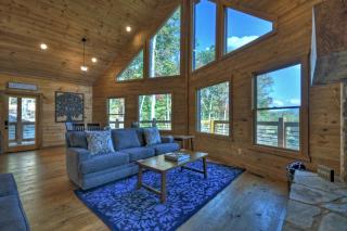 Cedar Ridge - Secluded Mineral Bluff Cabin - Hot Tub, Game Room, Outdoor Fireplace, Stunning Views - Mineral Bluff - 3