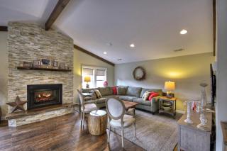 Main Street Cottage - Downtown Blue Ridge - Experience Downtown Living, Cozy King Bed, Full Kitchen, Comfortable Living Room - Blue Ridge - 0