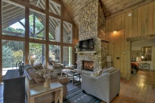 Creekside Bend - Creekfront on Fightingtown Creek - Hot Tub, Outdoor Fireplace, Game Room, Views, Creekside Fishing Access - Fig - Blue Ridge - 4