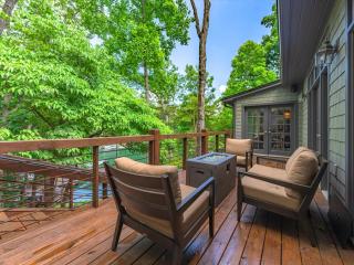Gleesome Inn - Lakefront home with private dock - Private Dock, Game Room, Stunning Lake Views - Lake Blue Ridge Georgia Cabin - Blue Ridge - 1