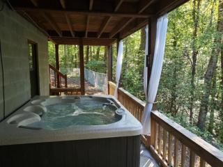 Falling Leaf - Mountain Views, Hot Tub, Game Room, Pet Friendly - Blue Ridge, GA - Blue Ridge - 9