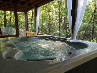 Falling Leaf - Mountain Views, Hot Tub, Game Room, Pet Friendly - Blue Ridge, GA - Blue Ridge - 5