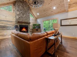 Creek Songs - Hot Tub, Sauna, Game Room, Three Decks, Fire Pit by the Creek - Blue Ridge, GA - 5