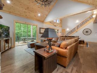 Creek Songs - Hot Tub, Sauna, Game Room, Three Decks, Fire Pit by the Creek - Blue Ridge, GA - Blue Ridge - 3