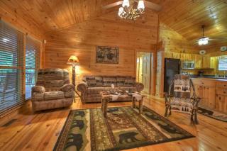 Ole Bear Paw Cabin - Cherry Log GA - Cozy Retreat, Stunning Views, Hot Tub, Outdoor Fire Pit, Porch Swing - Blue Ridge - 2
