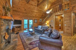 Hogback Haven - Arcade Games, Hot Tub, Fire Pit, Cozy Amenities, Rocking Bench, Private Wooded View - Blue Ridge, GA - 5