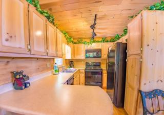 Morning Breeze - Pet Friendly with Mountain Views- Game Room, Hot Tub, Fireplace, Porch Swing - Blue Ridge - 6