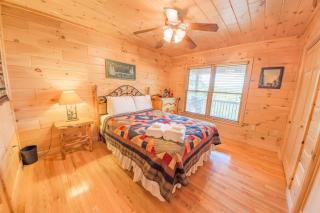 Morning Breeze - Pet Friendly with Mountain Views- Game Room, Hot Tub, Fireplace, Porch Swing - Blue Ridge - 3