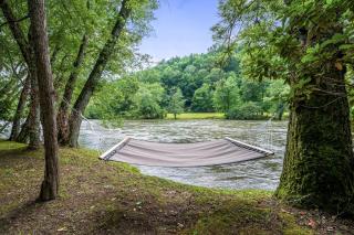 Sevens Secret - McCaysville GA on Toccoa River - On Toccoa River, Porch Swing, Firepit, Serene Surroundings, Air Hockey Table, H - Mineral Bluff - 6