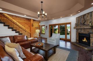 Moonlight Retreat - Private Pool Home with Game Room, Hot Tub, Fire Pit near Downtown Blue Ridge, GA - Blue Ridge - 4
