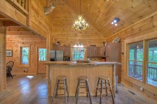 The Great Escape - Spacious Cabin - Mountain Views, Game Room, Hot Tub, Fire Pit - Morganton, GA - Morganton - 3
