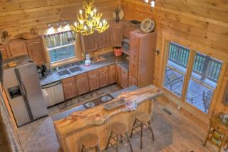 The Great Escape - Spacious Cabin - Mountain Views, Game Room, Hot Tub, Fire Pit - Morganton, GA - Morganton - 4