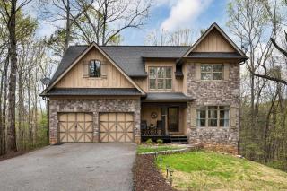 Scenic Ridge - Minutes to Downtown Blue Ridge - Pet Friendly, Hot Tub, Modern Amenities, Ping Pong Table, Fire Pit, Fenced In Ya - Blue Ridge - 7