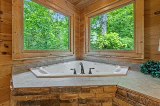 Stargazer - Secluded North GA Mountain Retreat - Incredible Views, Hot Tub, Cozy Fireplace, Porch Swing, Billiards Table - Miner - Mineral Bluff - 9