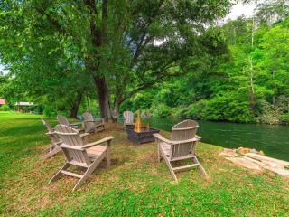 Take Me to the River - Toccoa River - Riverfront On Toccoa River, Easy Fishing Access, Hot Tub, Hammock, Fire Pit, Large Front Y - Mineral Bluff - 7