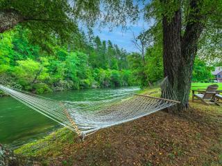 Take Me to the River - Toccoa River - Riverfront On Toccoa River, Easy Fishing Access, Hot Tub, Hammock, Fire Pit, Large Front Y - Mineral Bluff - 5