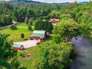 Take Me to the River - Toccoa River - Riverfront On Toccoa River, Easy Fishing Access, Hot Tub, Hammock, Fire Pit, Large Front Y - Mineral Bluff - 4