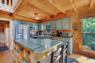 The Stickhouse - Family Friendly Mineral Bluff Cabin - Mountain Views, Hot Tub, Firepit, Perfect For Families, Hiking Trails, Sc - Mineral Bluff - 1