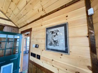 Tysons Peak - Pet Friendly Aska Adventure Cabin - Mountain Views, Hot Tub, Arcade, Bumper Pool Table, Wet Bar, Egg Style Grill, - Blue Ridge - 2