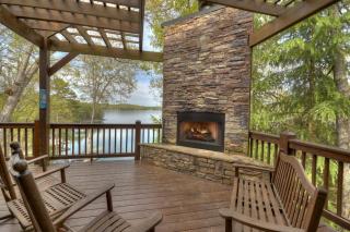 When in Rome - Luxury Lakeside Blue Ridge Cabin - Spacious Lakeside Luxury, Hot Tub, Game Room, Lake Dock, Steps To Lake Blue Ri - Blue Ridge - 0