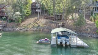 When in Rome - Luxury Lakeside Blue Ridge Cabin - Spacious Lakeside Luxury, Hot Tub, Game Room, Lake Dock, Steps To Lake Blue Ri - Blue Ridge - 8