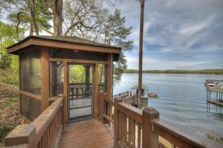 When in Rome - Luxury Lakeside Blue Ridge Cabin - Spacious Lakeside Luxury, Hot Tub, Game Room, Lake Dock, Steps To Lake Blue Ri - Blue Ridge - 4