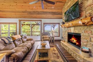 A Mornings Mist - Scouts Overlook - Romantic Retreat, Hot Tub, Cozy Fireplace, Mountain Views at Scouts Overlook - - Morganton - 3