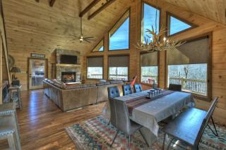 Whisky Creek Retreat - Family Friendly Blue Ridge Cabin - Mountain Views, Hot Tub, Fire Pit, Covered Deck, Game Room, Close To D - Blue Ridge - 5