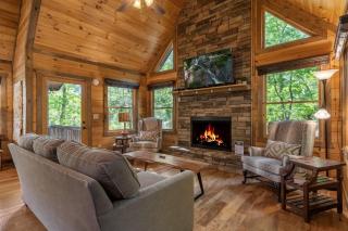 Wood Haven Retreat - Coveted Mountain View, Secluded, Family-Friendly, Pet-Friendly, Hot Tub, Porch Swing, Fire Pit, Jetted Tub, - Blue Ridge - 1