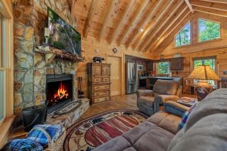 Lees Lookout - Pet Friendly with Mountain Views - Open Floor Plan, Vaulted Ceilings, Hot Tub, Pet Friendly, Outdoor Fire Pit - 1