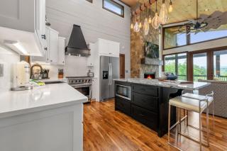 Rich Mountain Chateau - Luxury Elegant Escape - 4