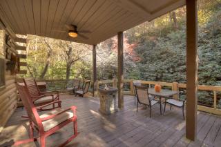 Happy Trout Hideaway - Creek Views Of Hot House Creek, Hot Tub, Outdoor Fire Pit, Cozy Atmosphere - Mineral Bluff, GA - Mineral Bluff - 6