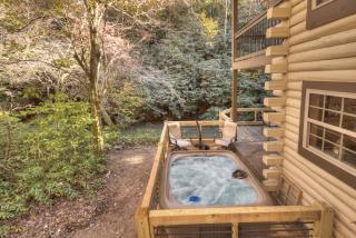 Happy Trout Hideaway - Creek Views Of Hot House Creek, Hot Tub, Outdoor Fire Pit, Cozy Atmosphere - Mineral Bluff, GA - Mineral Bluff - 7