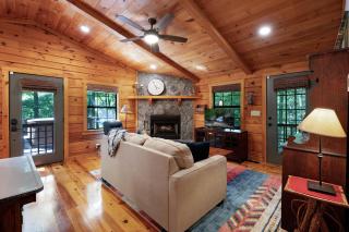 Melody Creek Cabin - Edge Of Cohutta National Forest, Hot Tub, Outdoor Fire Pit - Ellijay, GA - Cherry Log - 1