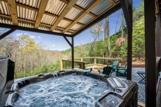 Golden Getaway - Mountain Views, Hot Tub, Outdoor Fire Pit, Cozy Accommodations - Mineral Bluff, GA - Mineral Bluff - 8