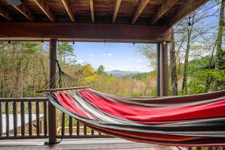 Golden Getaway - Mountain Views, Hot Tub, Outdoor Fire Pit, Cozy Accommodations - Mineral Bluff, GA - Mineral Bluff - 9